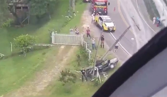 Ltimas Not Cias Homem Fica Preso Nas Ferragens Ap S Carro Colidir