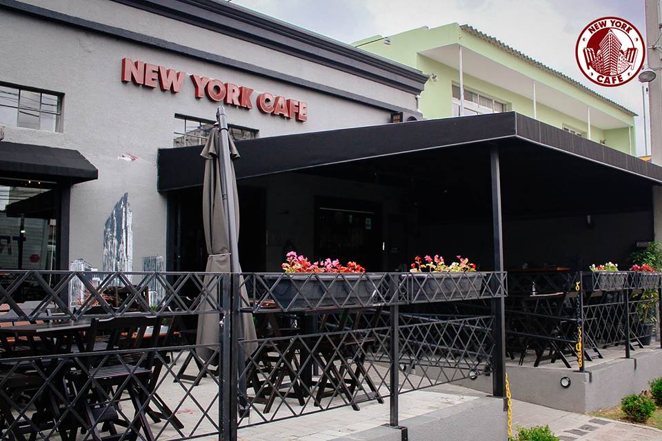 New York Cafe visto da rua, esconde um 'pedacinho' da Big Apple. (foto: divulgação)