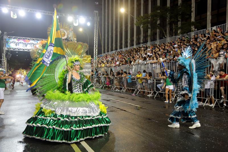  Com enredo sobre corrupção, Mocidade Azul vence pela 4ª vez o Carnaval curitibano