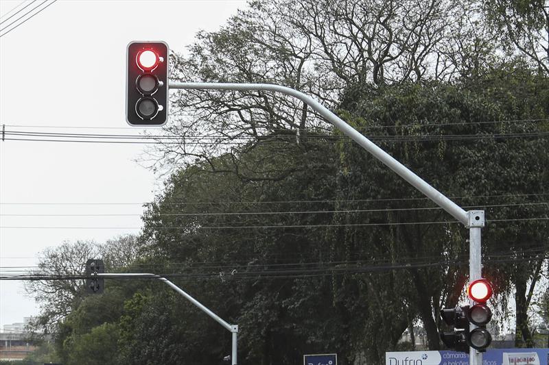  Novos semáforos serão instalados no Novo Mundo e Água Verde