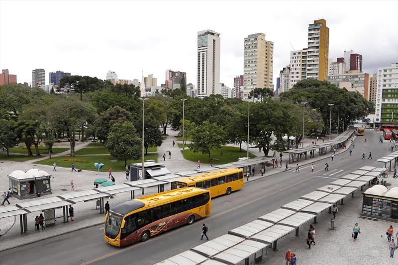  No Dia de Finados, ônibus especial faz trajeto entre praça Rui Barbosa e Cemitério Água Verde