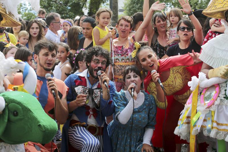  Eventos tradicionais embalam o carnaval de Curitiba