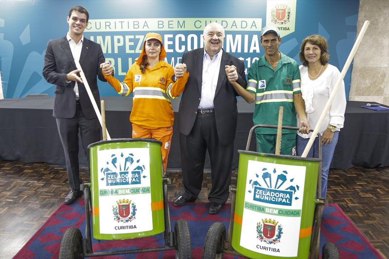  Prefeitura anuncia economia de R$ 1,6 milhão por mês nos contratos da limpeza pública