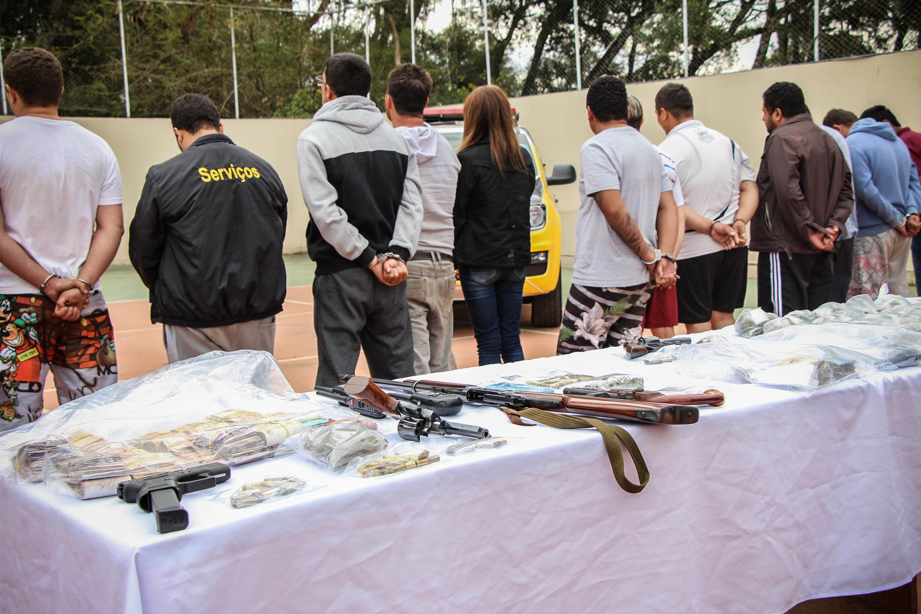  Operação contra o tráfico de drogas prende policiais militares