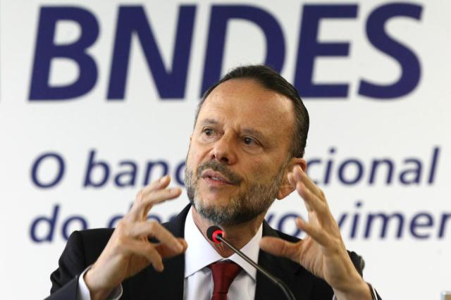  Ex-presidente do BNDES presta depoimento ao juiz Sérgio Moro