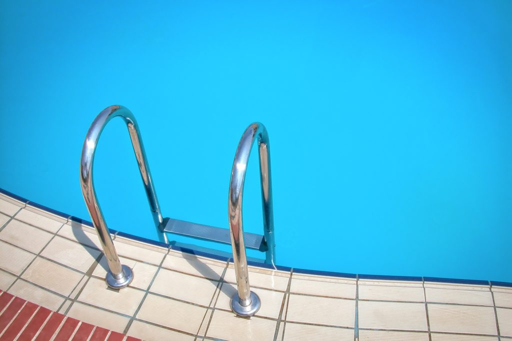 Nadar logo após se alimentar pode ser prejudicial à saúde