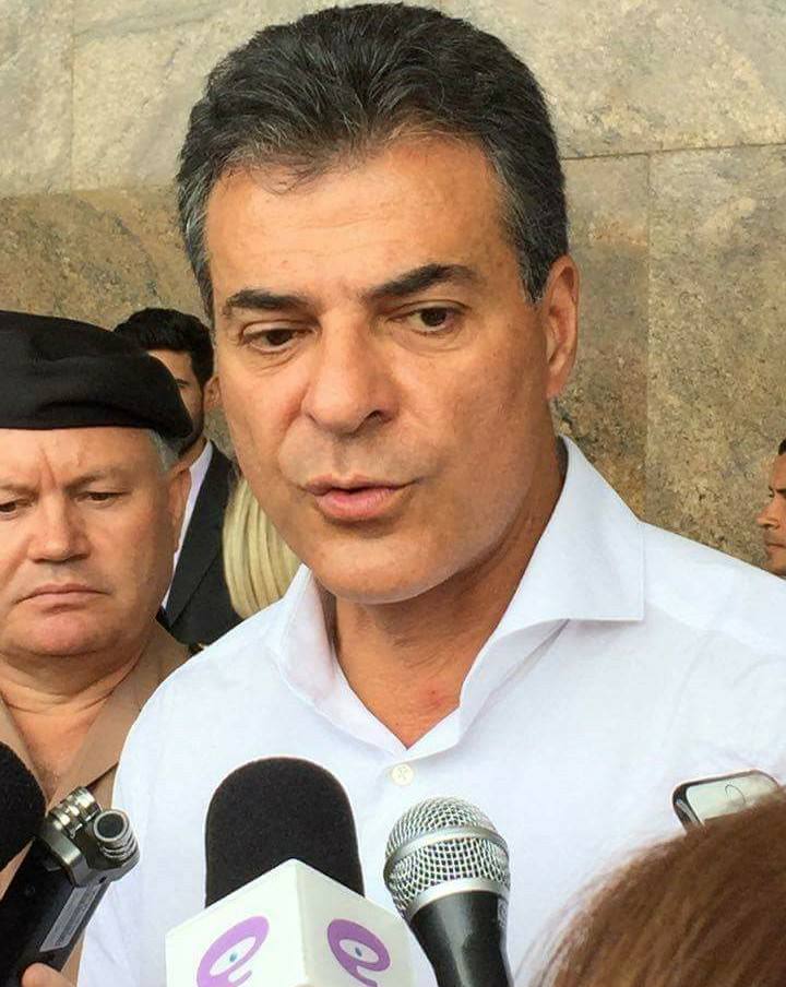  Beto Richa diz que é contra a renovação dos contratos de pedágios no Paraná
