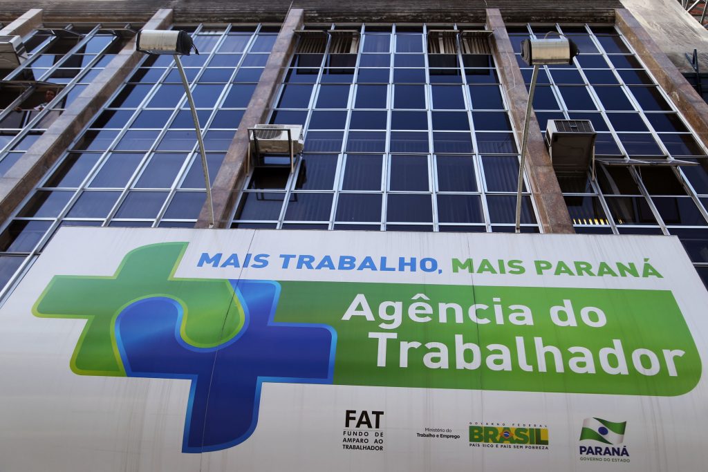 Mutirão oferece 620 vagas de emprego em Curitiba; confira