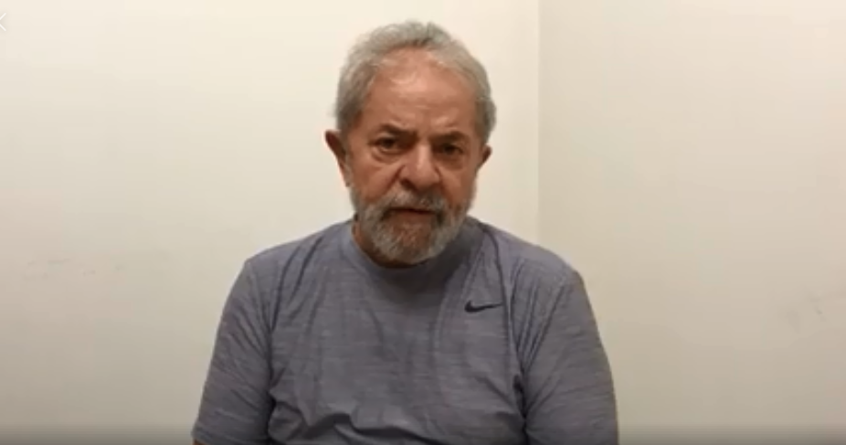  Ex-presidente Lula diz que é um inocente condenado e perseguido, em entrevista para rádio local de Foz do Iguaçu