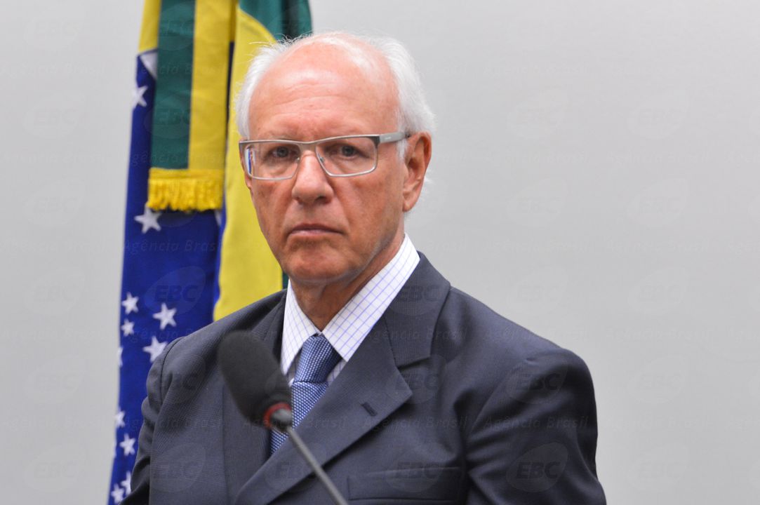  Gerson Almada se apresenta à Polícia Federal em Curitiba