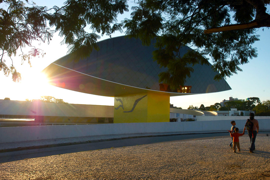  Museu Oscar Niemeyer terá meia-entrada até o fim da primavera para visitantes com o cartão da Urbs