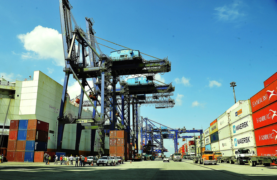  Leilão da Receita Federal oferece milhares de produtos apreendidos em portos