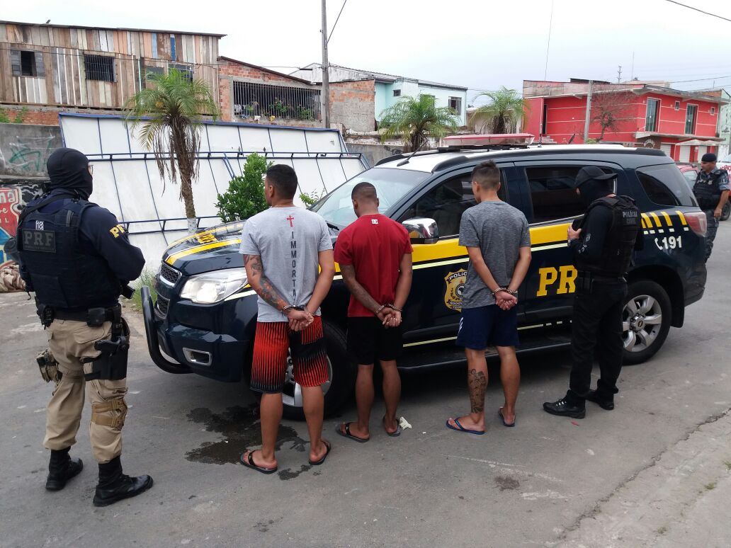  Polícia faz nova operação contra tráfico de drogas na Vila Torres