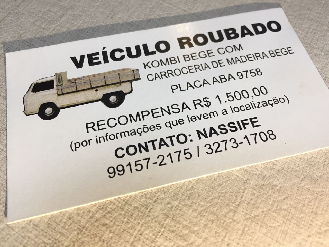  Cartões de visita oferecem recompensa por Kombi furtada em Curitiba