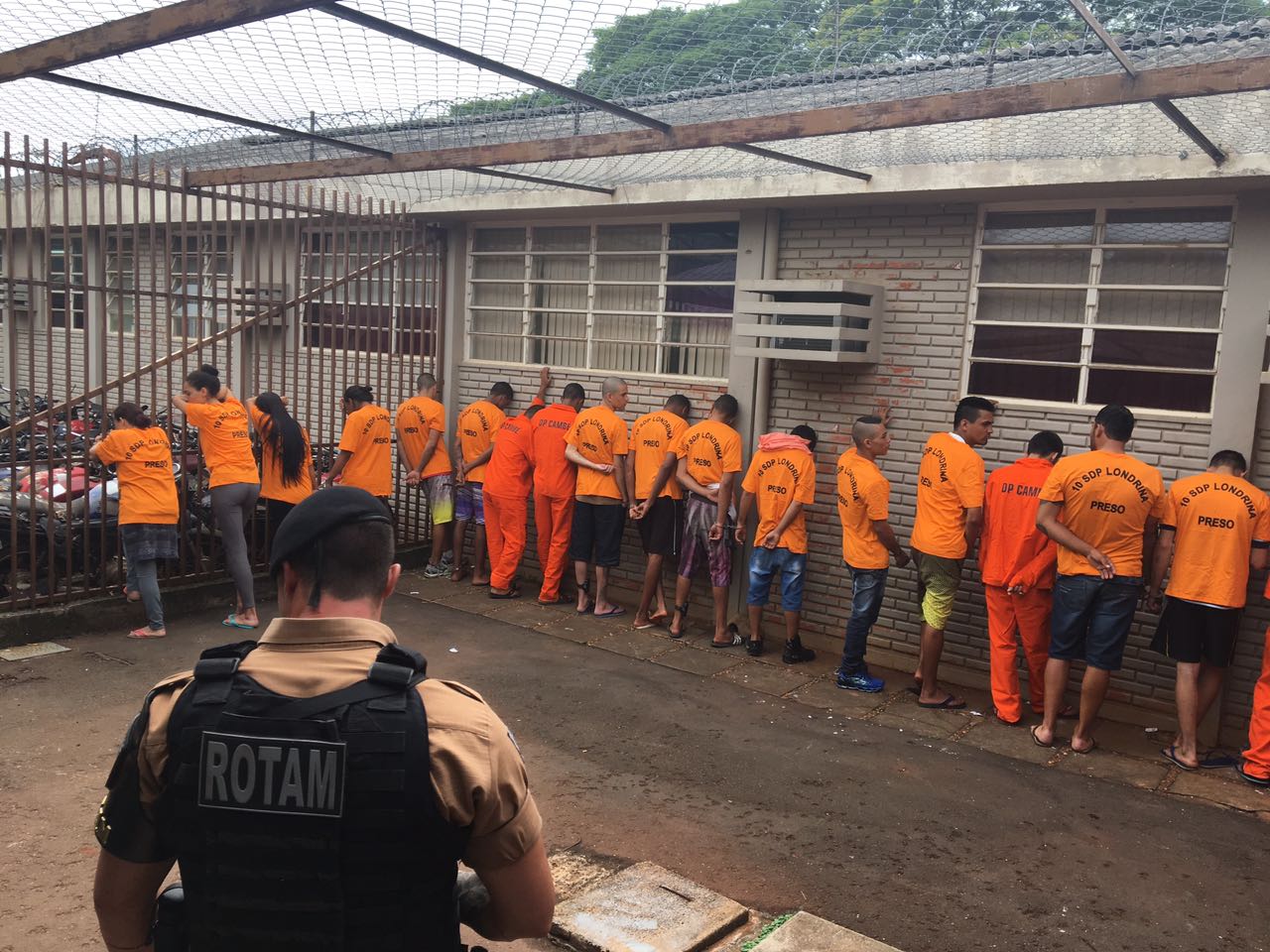  Polícias do Paraná deflagram operação e cumprem quase 50 mandados de prisão nesta quarta