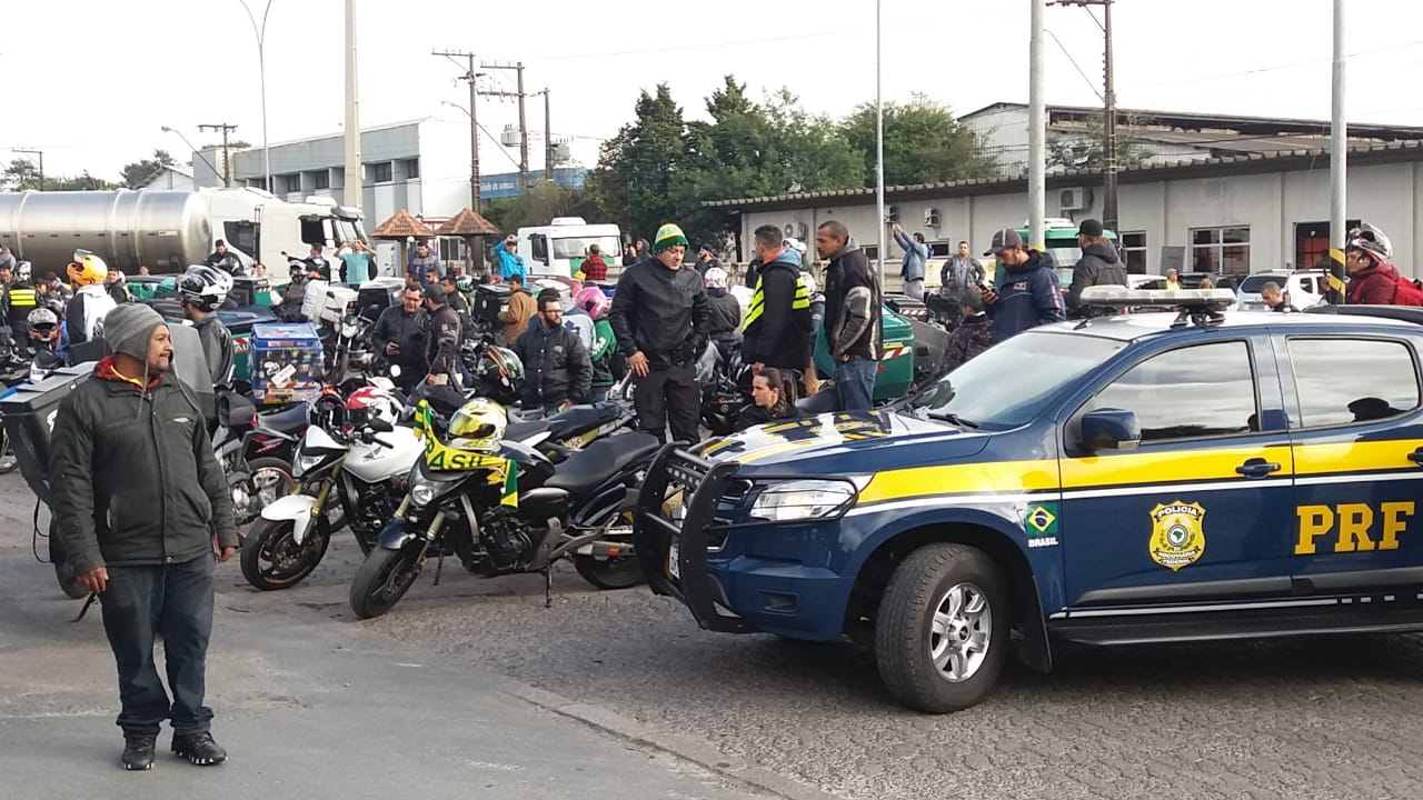  Motoboys e motoristas de aplicativos reforçam protesto de caminhoneiros