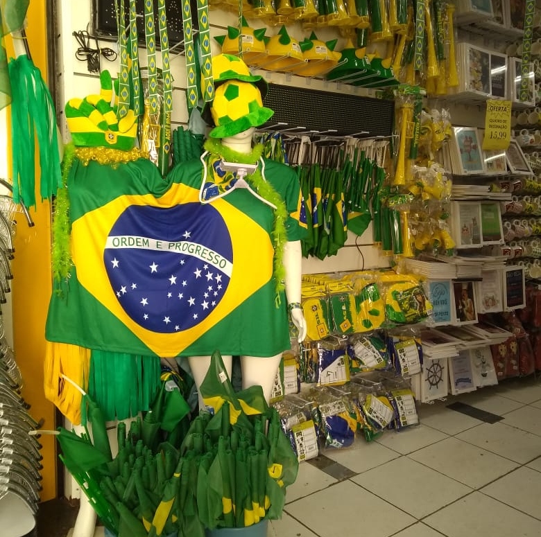  Comercio de Curitiba vibra com a chegada da Copa