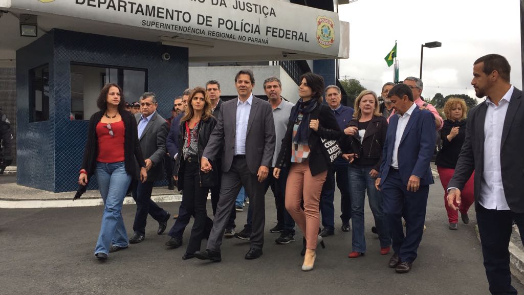  PT oficializa candidatura de Haddad à presidência no lugar de Lula