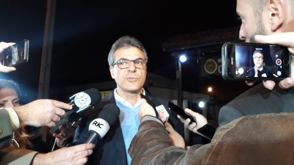  Richa convoca prefeitos para retomar campanha após prisão; Cida pede renúncia