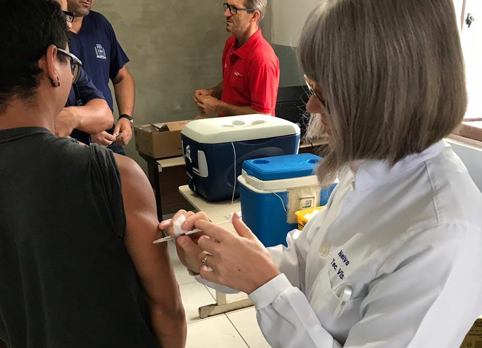 Vacinação contra febre amarela ainda não atingiu a meta em cidades do litoral