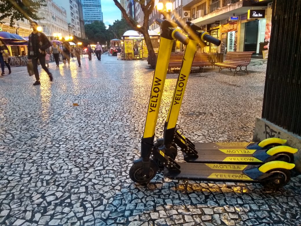  Patinetes podem ser proibidos de circular nas calçadas de Curitiba