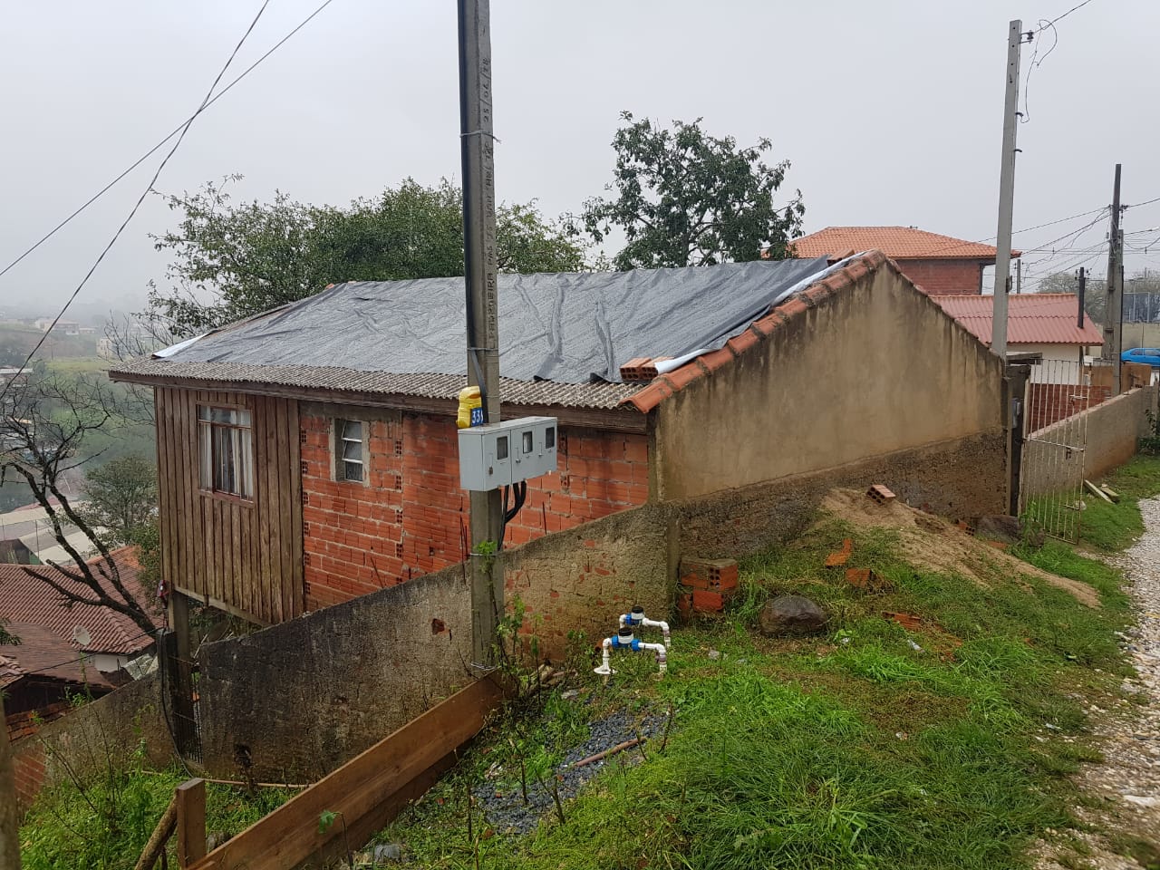  Quedas de telhados disparam no Paraná por causa dos estragos pela chuva