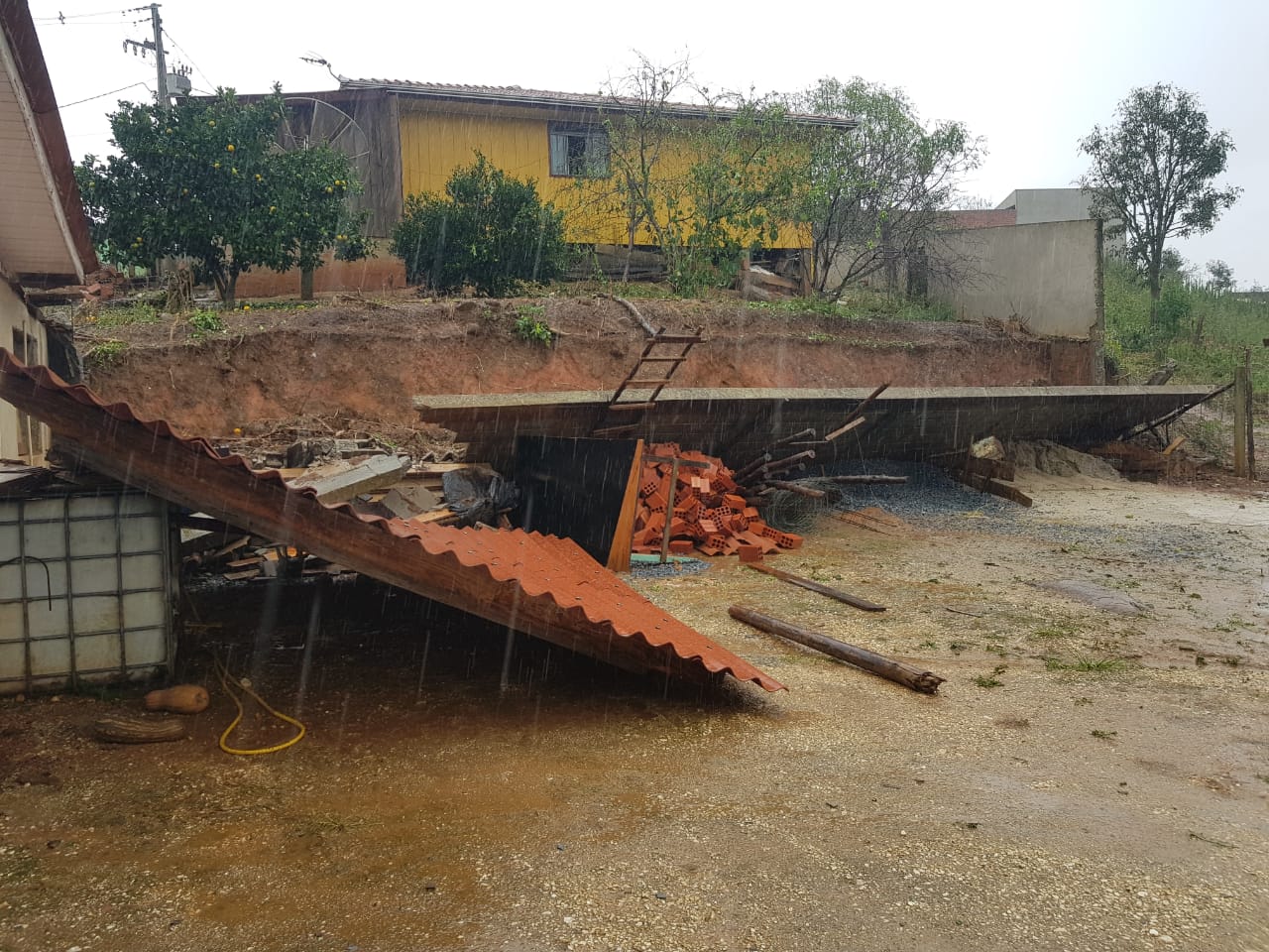  Rio Branco do Sul deve decretar estado de emergência por causa de estragos com temporal