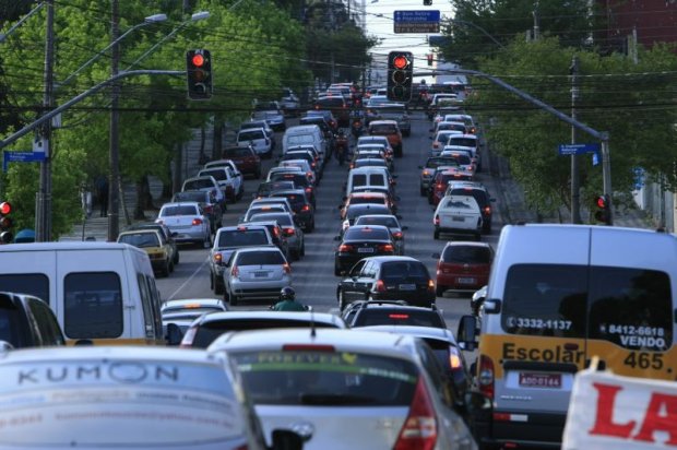  Motoristas reclamam das obras em Curitiba