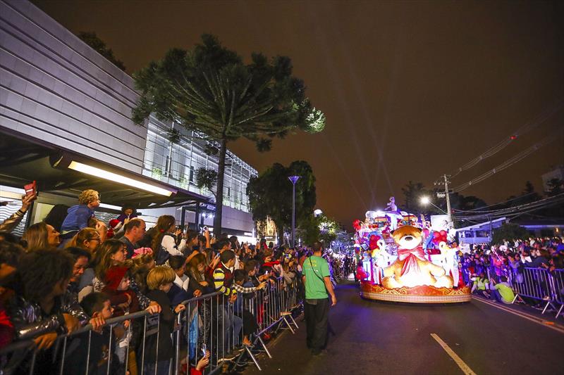  Trânsito na Avenida do Batel tem alterações para a Parada de Natal