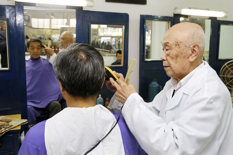  Tradicional barbearia do Mercado Municipal encerra atividades nesta sexta