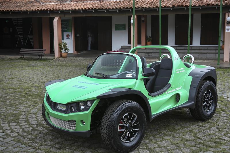 Startup curitibana desenvolve carro elétrico totalmente produzido no Brasil