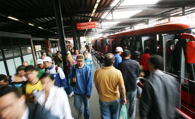  Moradores da RMC reclamam da liminar contra o aumento da passagem que só beneficia passageiros da capital