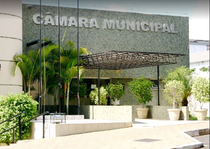  Vereadores de Foz do Iguaçu rejeitam contas de 2013 da Prefeitura