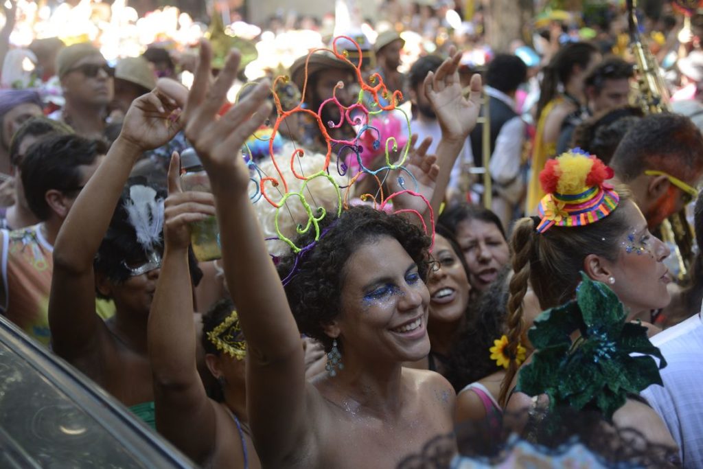 Infectologista alerta para casos de infecção respiratória no Carnaval