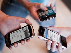 Projeto de lei propõe campanha que alerte sobre o vício em celular e transtornos trazidos pelo uso excessivo