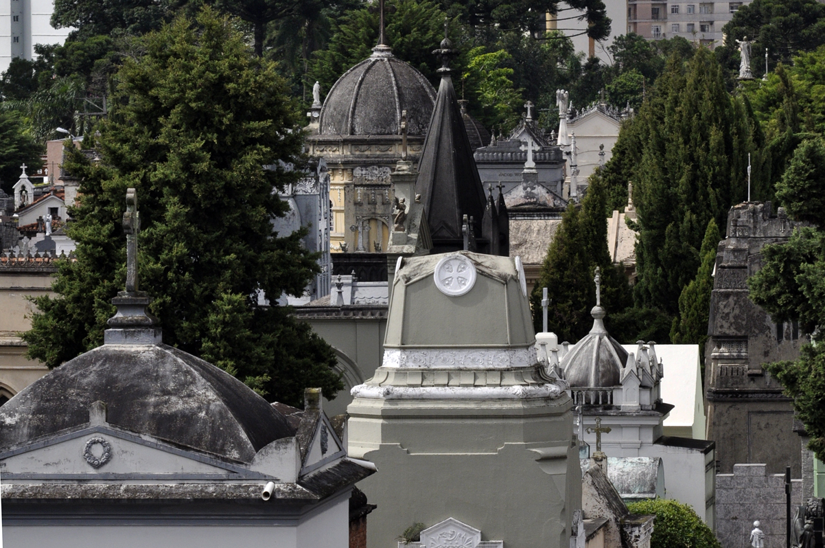  Uso de mantas funerárias pode se tornar obrigatório em Curitiba