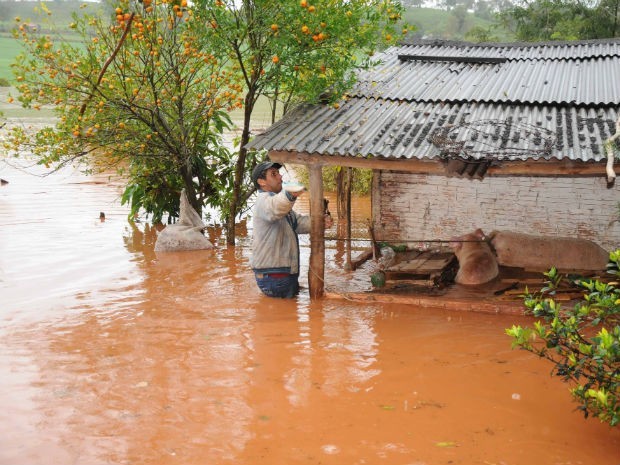  Pelo menos mil estão desalojados por causa das chuvas no PR