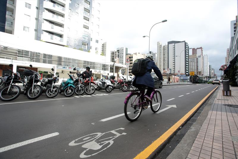 Em Curitiba, ciclistas pedem mais respeito no trânsito