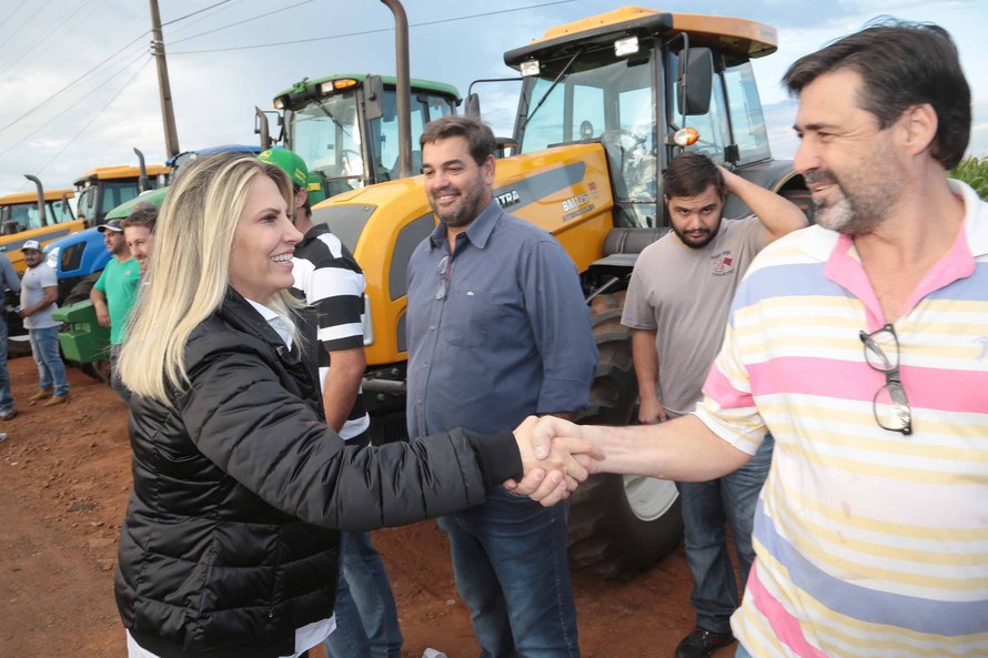  Cida Borghetti se encontra com caminhoneiros em rodovia do Paraná