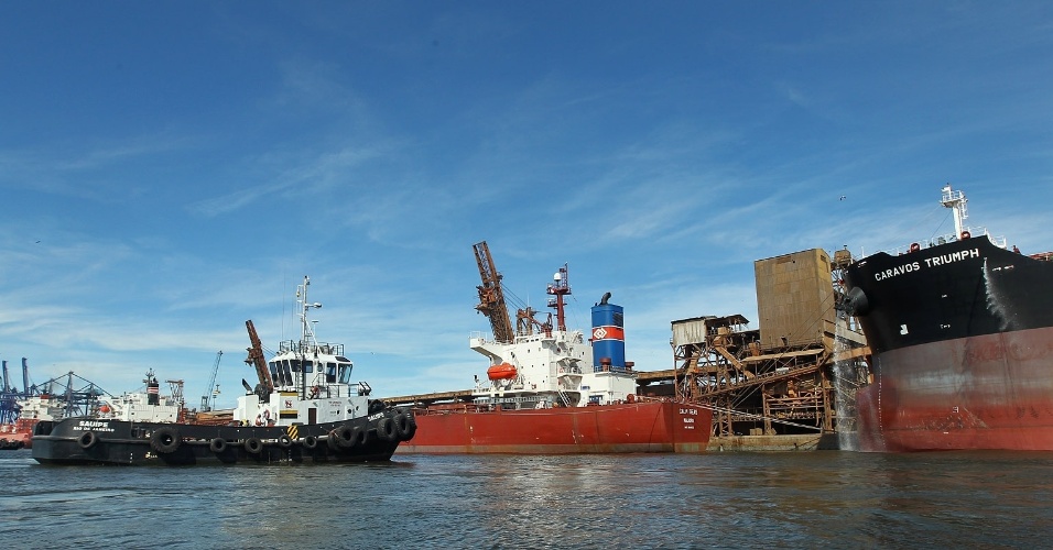  Fila de navios ao largo do Porto de Paranaguá chegou a 99 na manhã desta sexta-feira