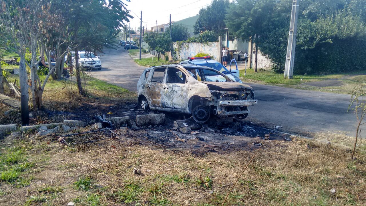  Carro de motorista da Uber é encontrado queimado; homem segue desaparecido