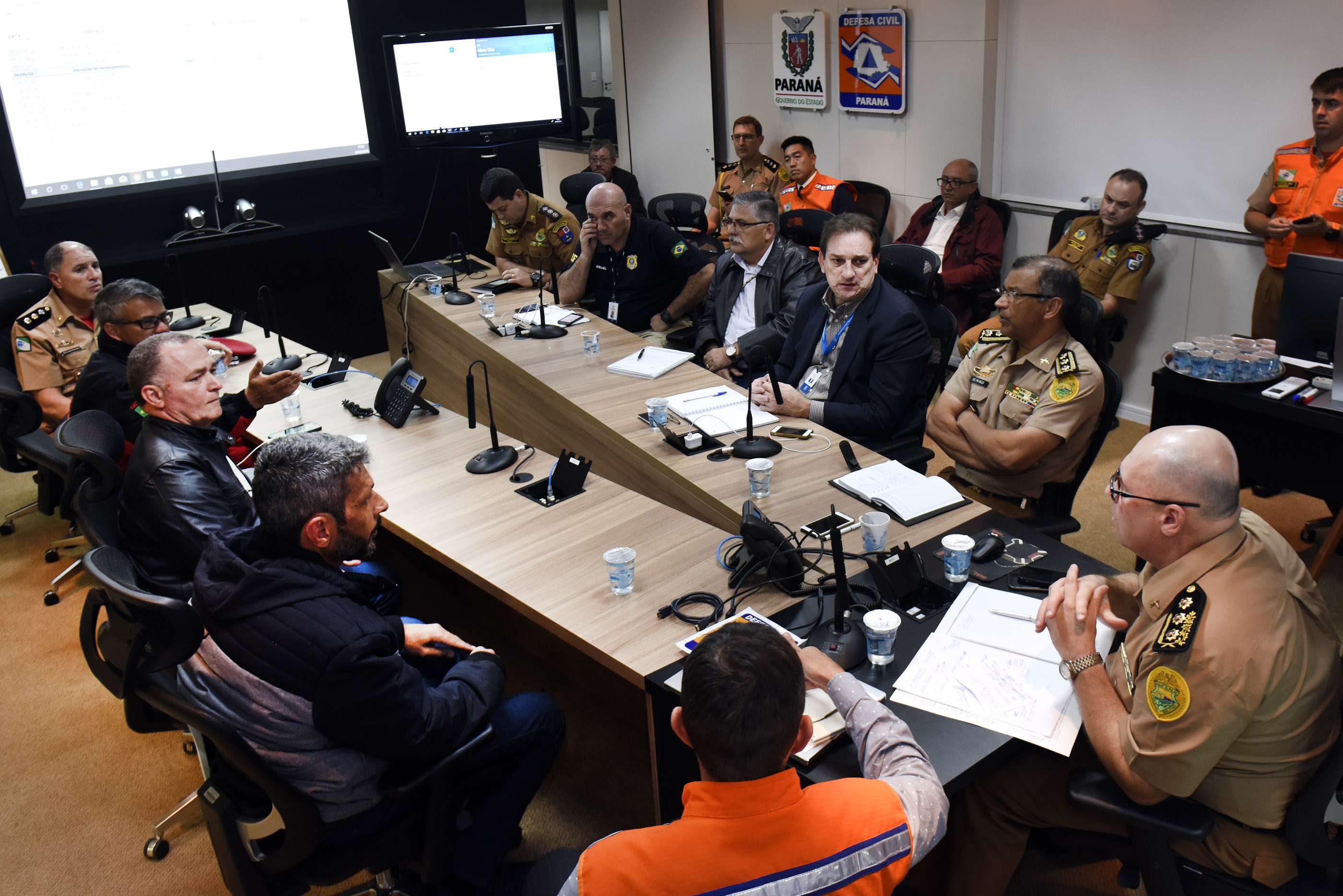  Defesa Civil fecha acordo com liderança do movimento dos caminhoneiros para tráfego de cargas especiais
