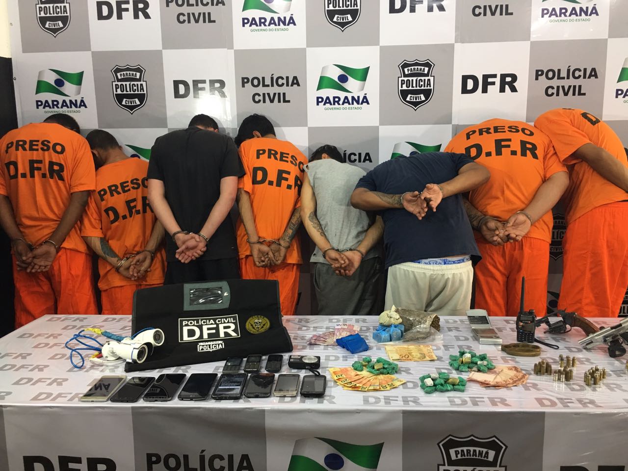  9 pessoas são detidas em operação contra tráfico de drogas e roubos a mão armada