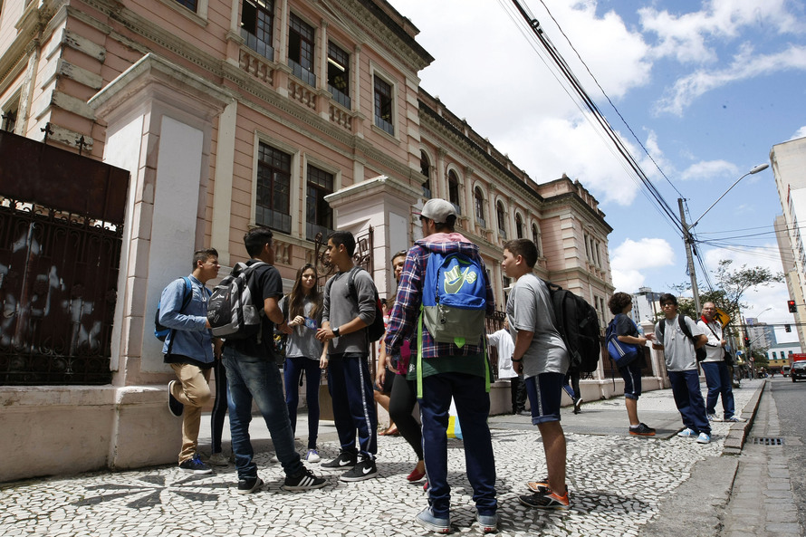  Greve de caminhoneiros provoca suspensão de aulas em quase 70 escolas estaduais do Paraná