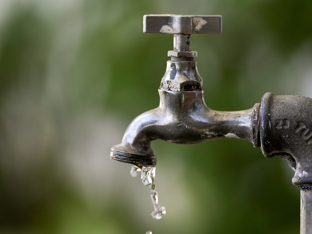  Sete bairros de Curitiba podem ficar sem água nesta terça-feira (07)