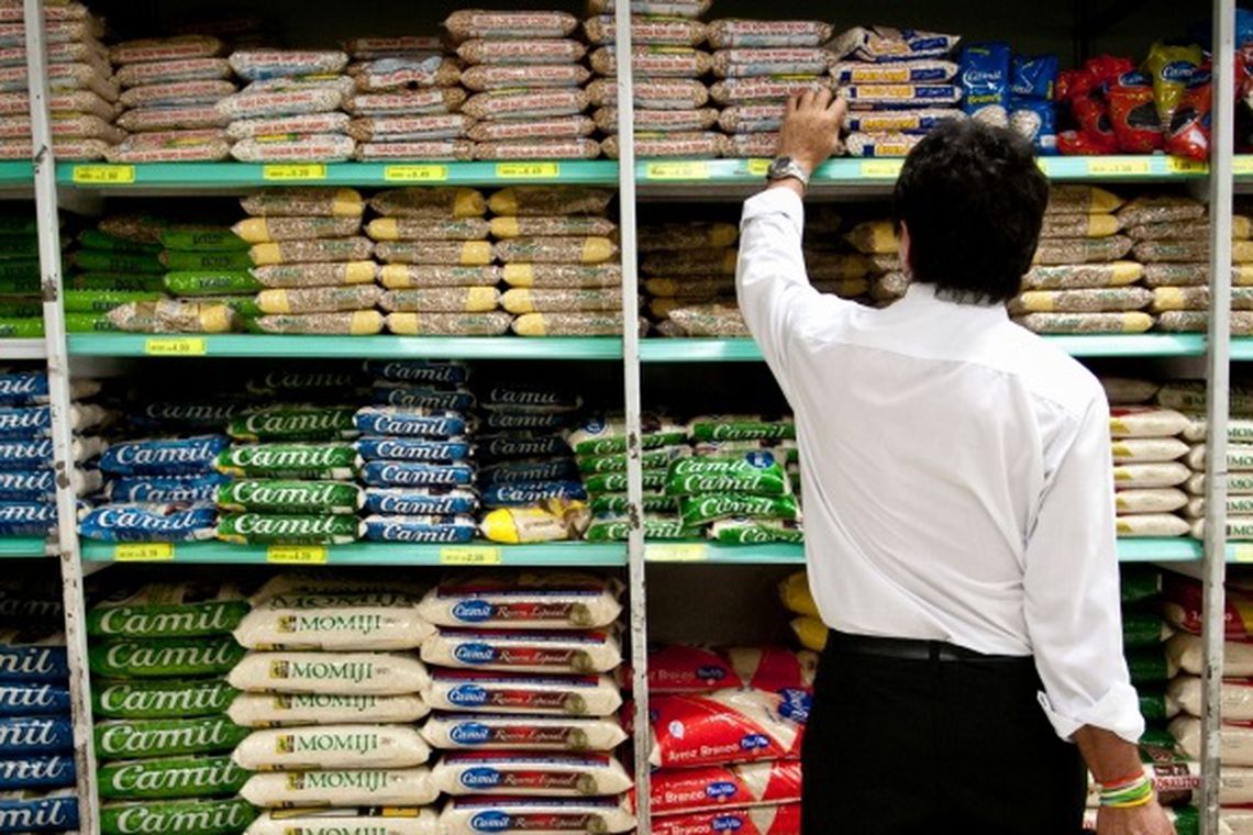  Preço do feijão tem alta de quase 30% nas prateleiras dos supermercados