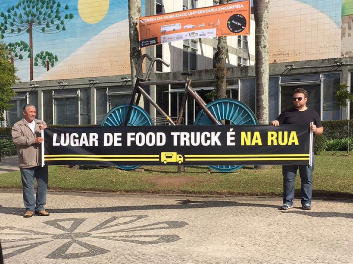  Novo decreto assinado por Rafael Greca regulamenta atividade dos food trucks em Curitiba