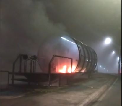  Bandidos incendeiam estações-tubo em Curitiba
