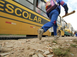  Estado diz que não faltam verbas para o transporte escolar