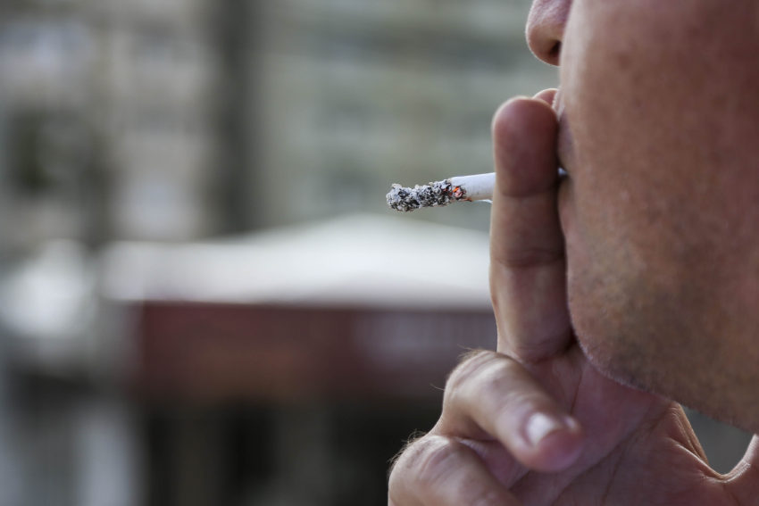  Fumantes estão mais suscetíveis ao coronavírus, explica especialista